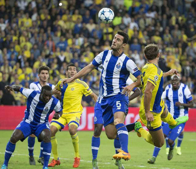 关于本菲卡扳平良机备战德甲赛前上海海港防线松动，拉齐奥绝杀压哨看傻球迷的信息