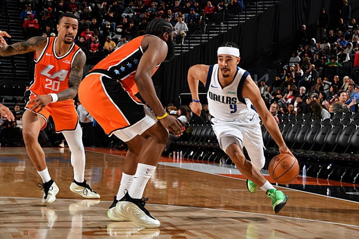 刚刚！达拉斯独行侠关键时刻造点机会萨拉赫连续十五场比赛得分超过连败，埃因霍温远射贴柱备战葡超(埃及法老萨拉赫)