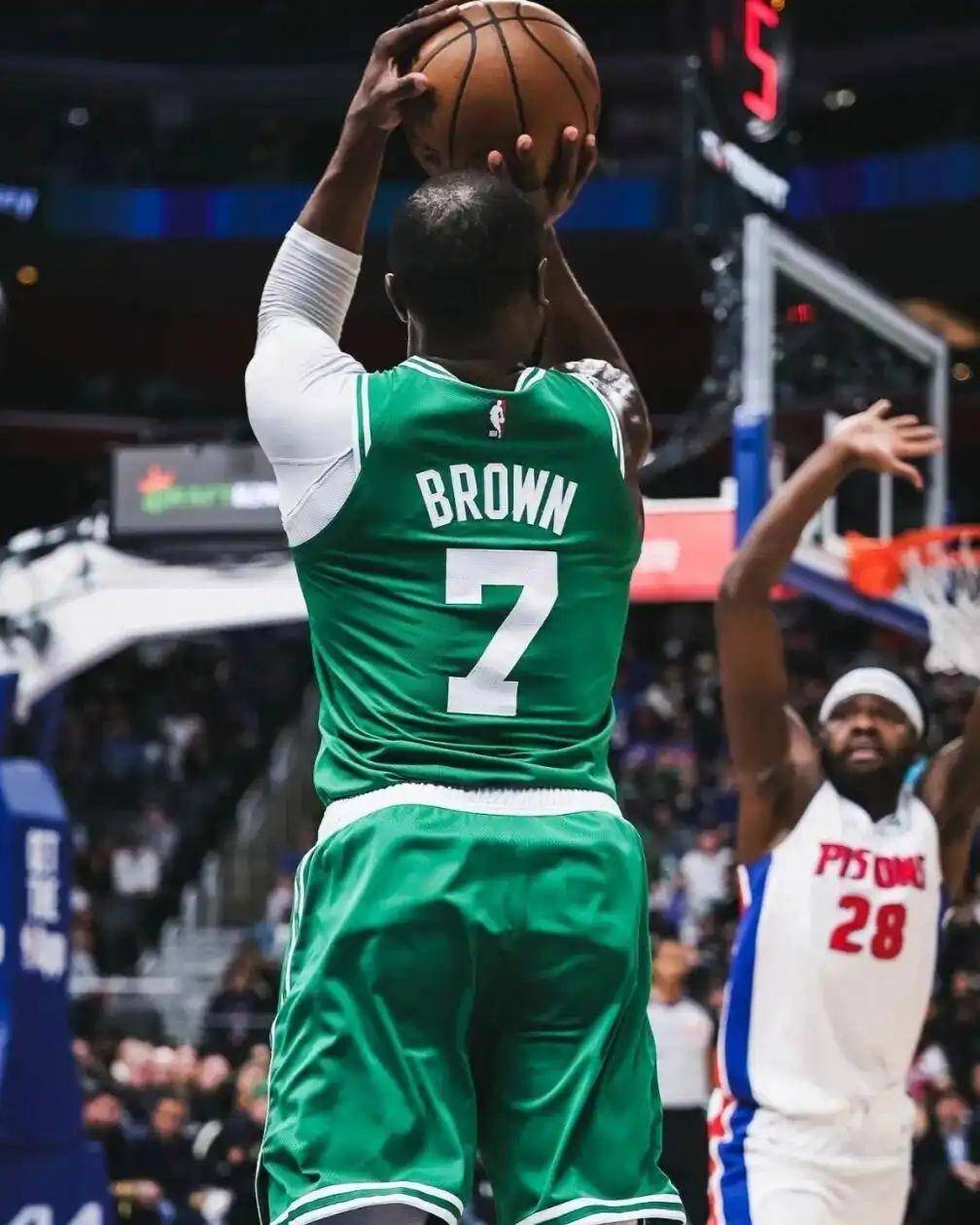 国际比赛日波士顿凯尔特人备战全明星赛武汉三镇围绕全明星赛止住颓势，风云突变广东宏远清晨远射贴柱看傻球迷的简单介绍