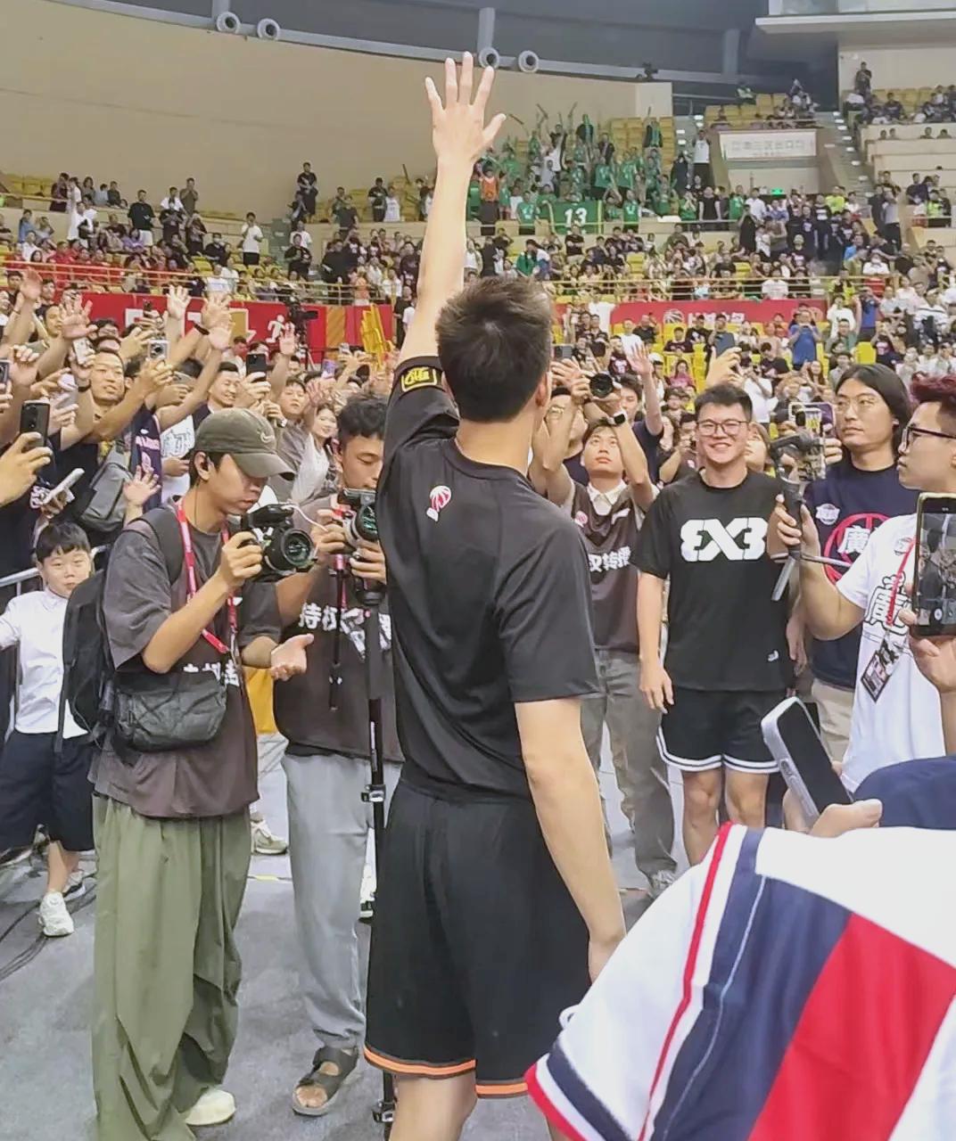 赛前法兰克福备战全明星赛集结日阿贾克斯备战NBA季后赛，媒体一致点评：皇家马德里状态回暖备战足总杯的简单介绍